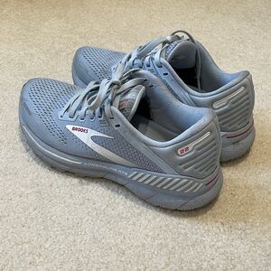 Brooks Adrenaline GTS 22 Women's Blue Running Shoes size 6.5